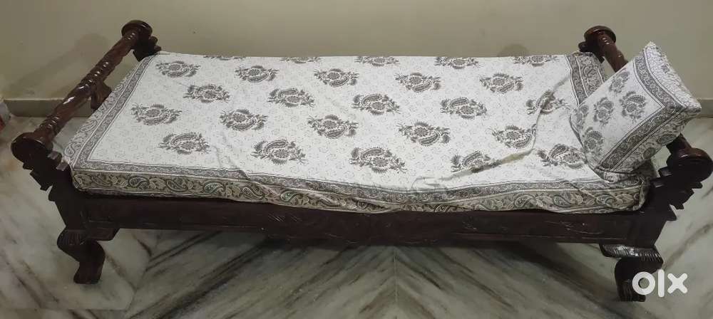 Diwana with cushion and pillows