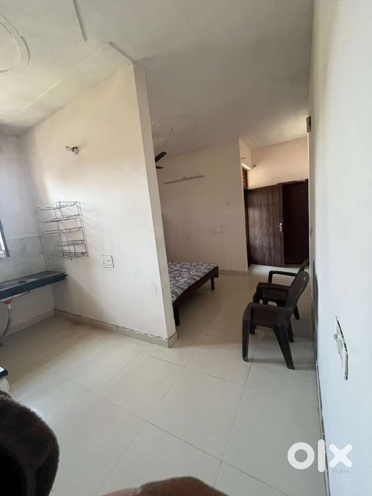1 room set for  rent