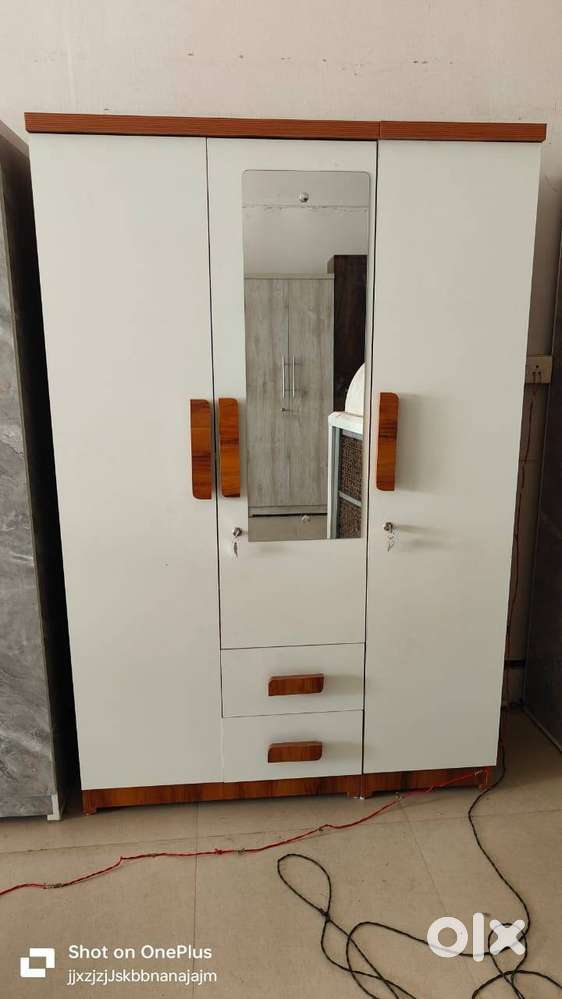 PREMIUM 3 DOOR WARDROBE FOR SELL WITH FREE DELIVERY