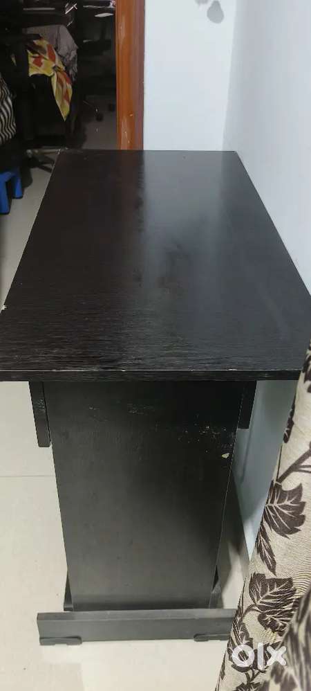 Computer table