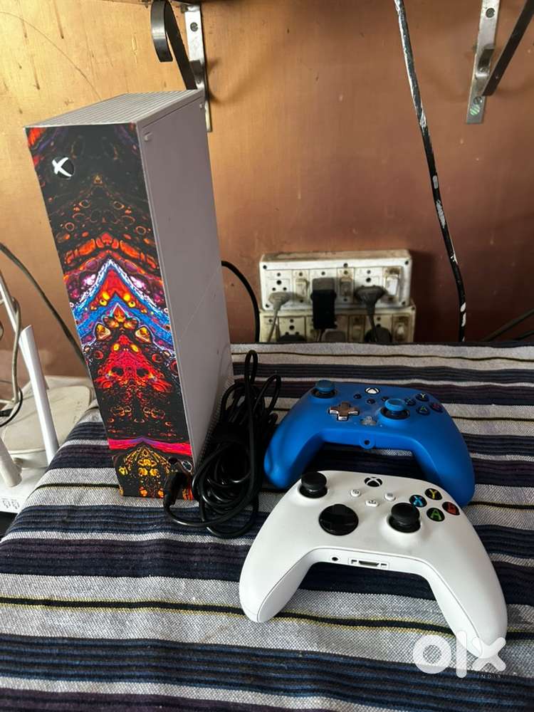 X box series s ( gaming console)