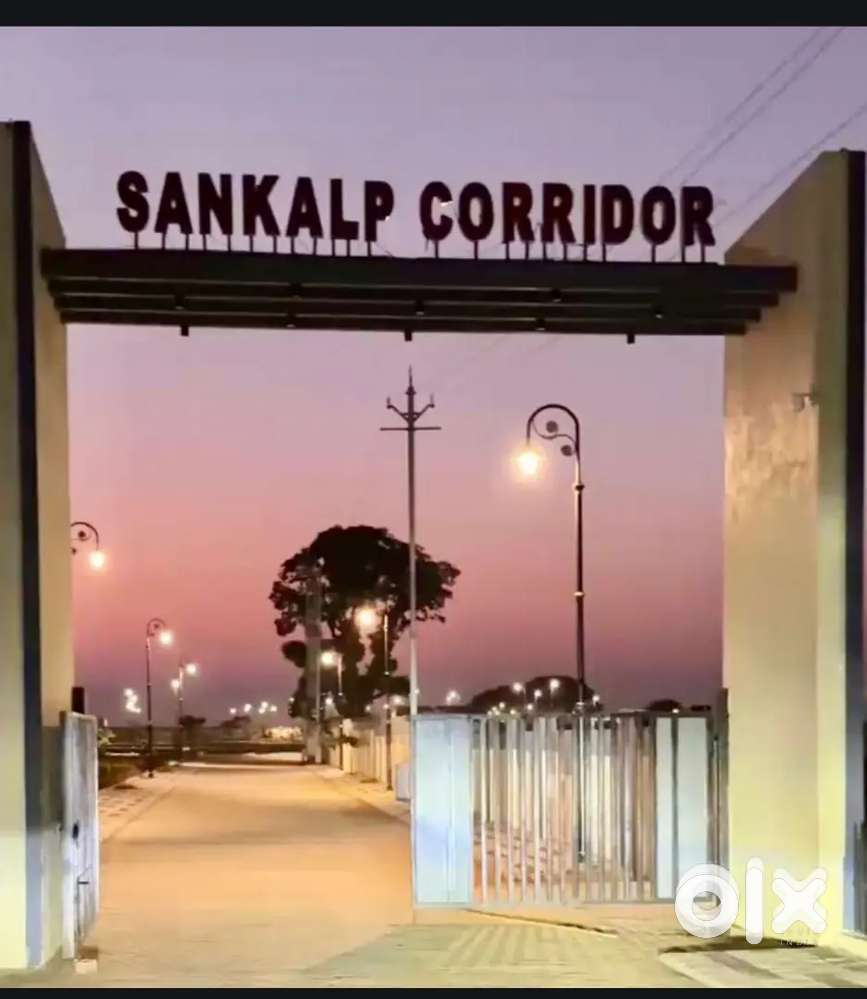 Super corridor (TCS) se 5 minute ki duri par located