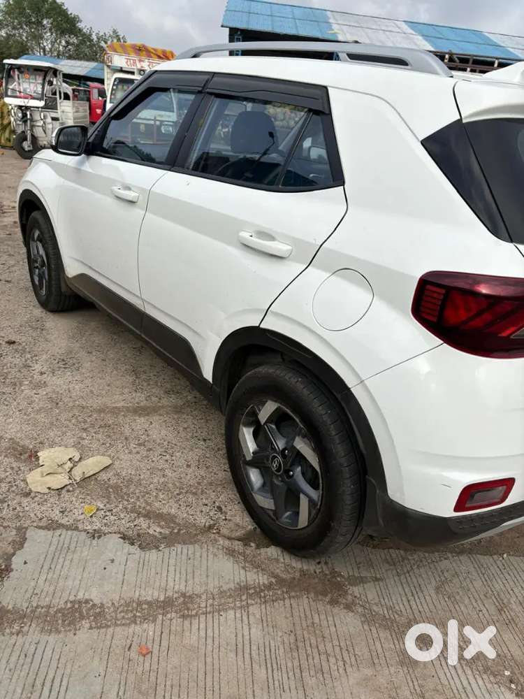 Hyundai Venue 2021 Diesel Well Maintained