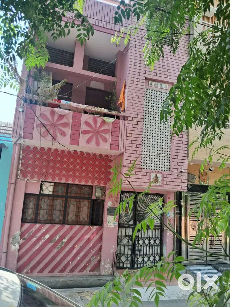 House has 2 floor available for godown purposes at lda rajajipuram