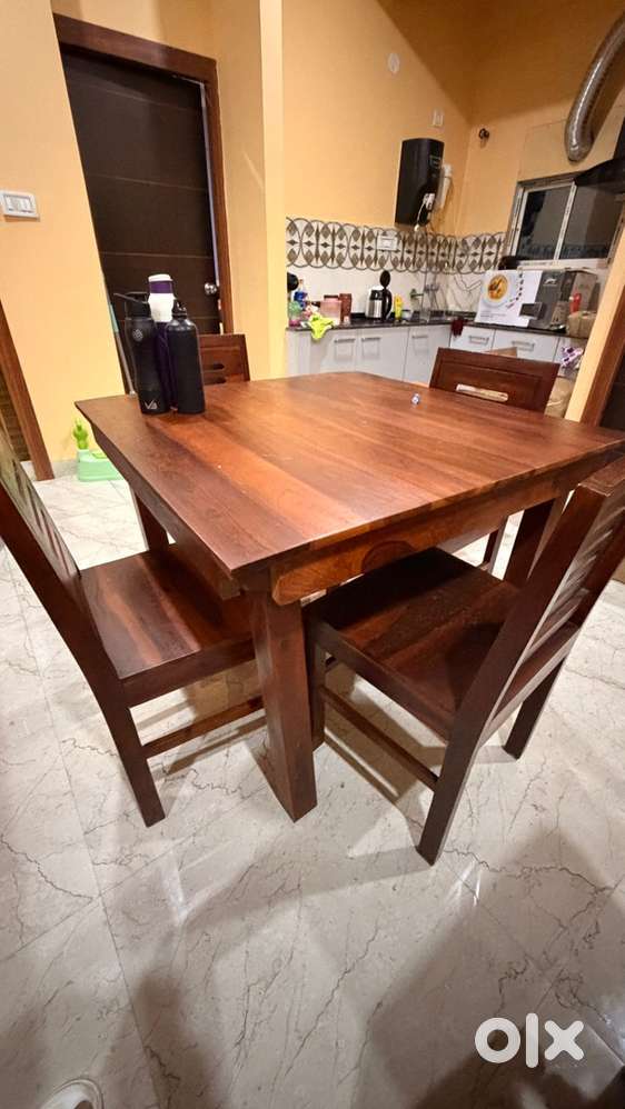 4 seater Dining Table with chair