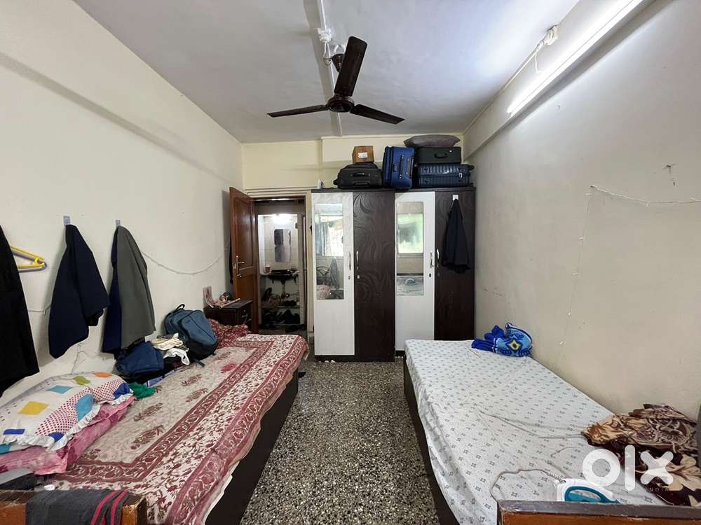 U will get, one single bed, fridge, cubburd ,kitchen items everthing