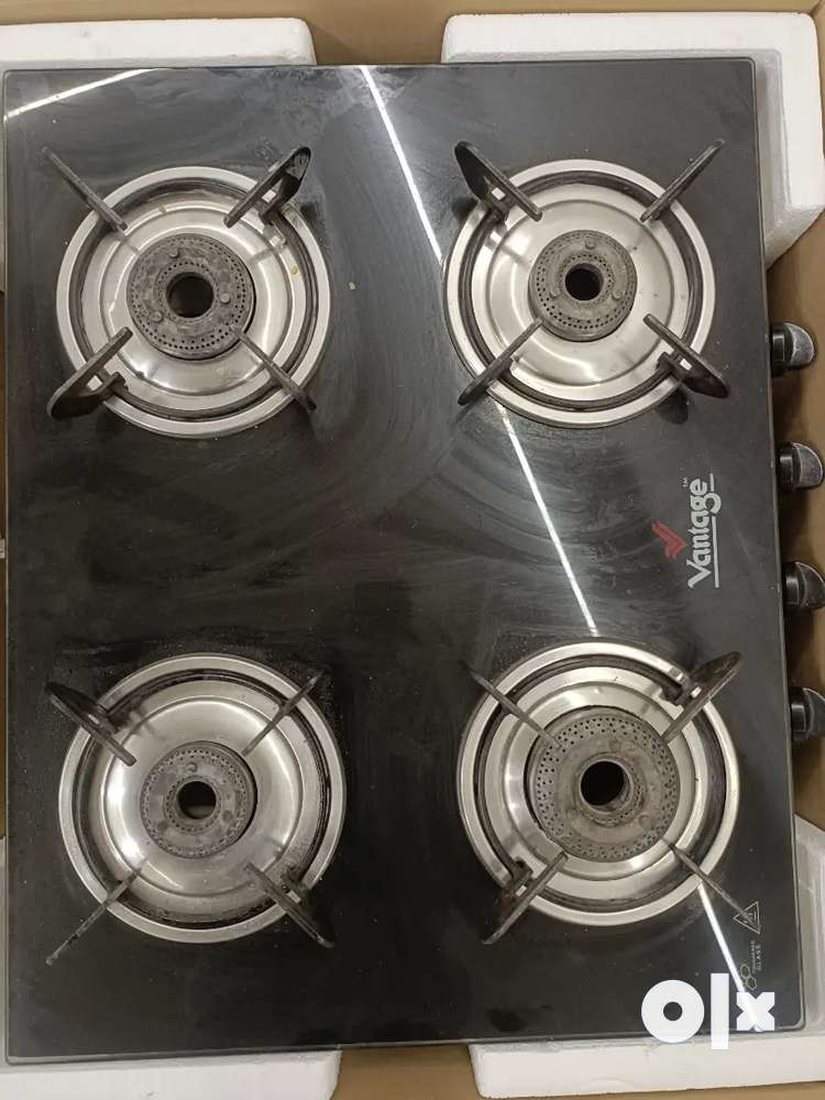 4 burner gas stove - New Condition ( PNG valve)