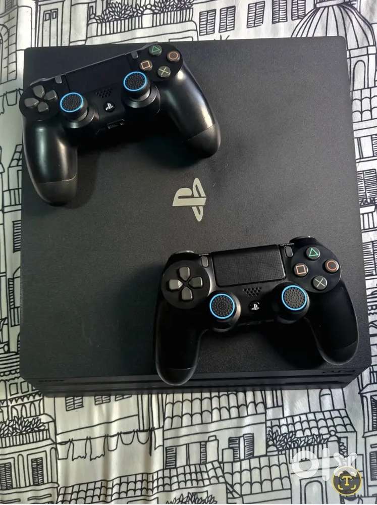 Sony Playstation 4 Pro 1TB with 2 controller and vertical stand