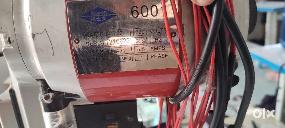 Cloth cutting machine