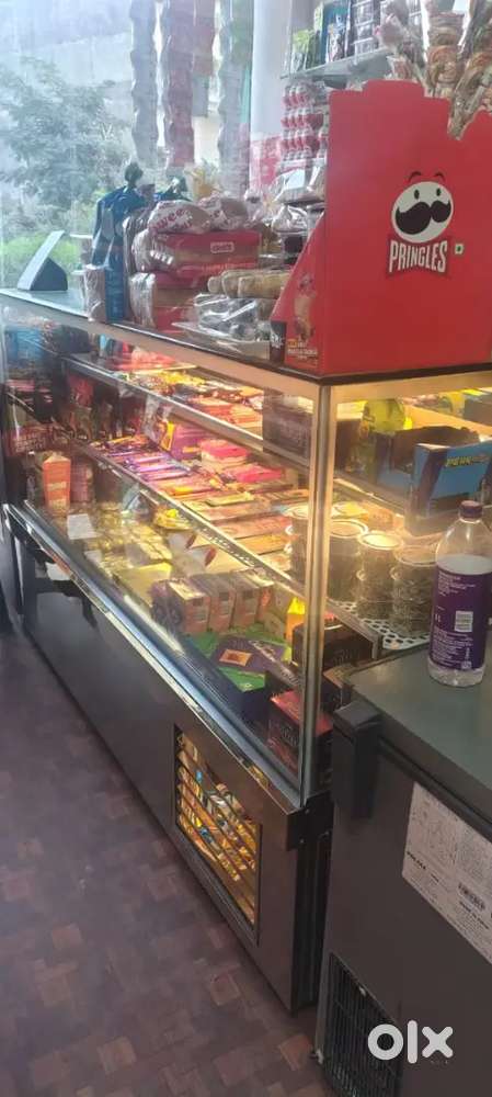 6ft Glass Cake Display Fridge for Sale – Excellent Condition
