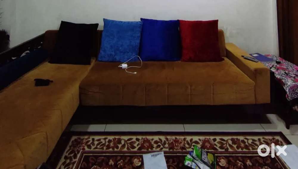 L shape sofa in mint condition