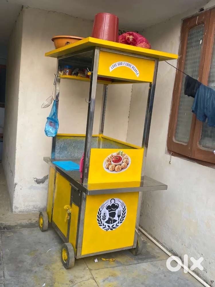 Fast food cart selling