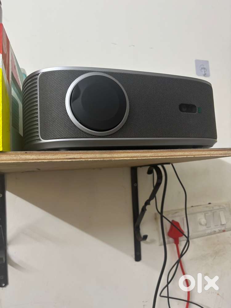 TOPTRO Q11 Max 4K Ultra HD Projector – Dolby audio  30000 lumens