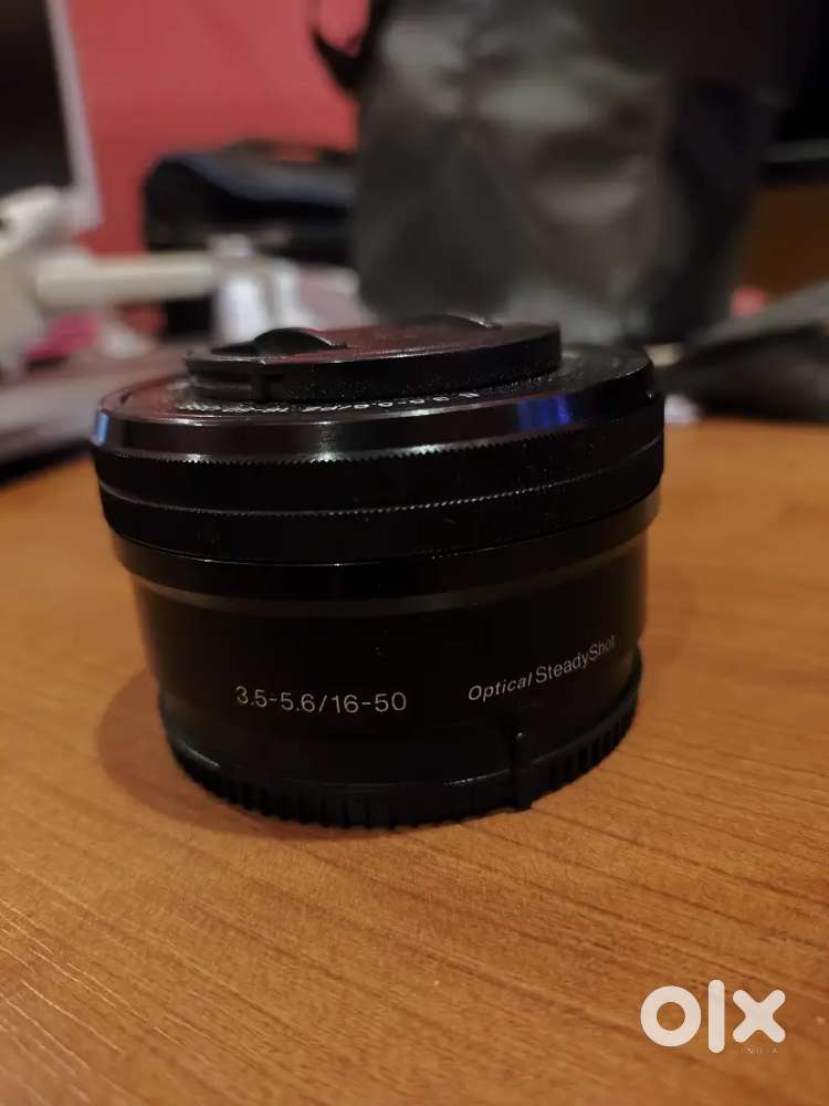 Sony E-mount kit lens (16–50mm)