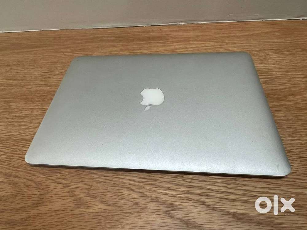 APPLE LAPTOP