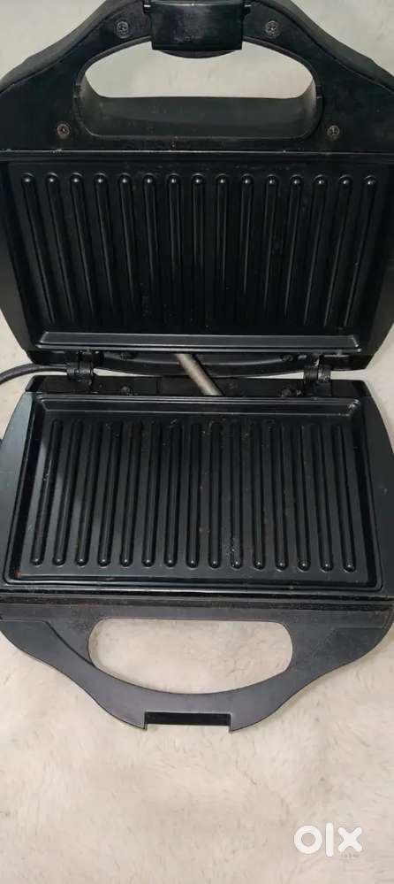 Havells Toastino 700-Watt Stainless Steel Sandwich Maker (Black)