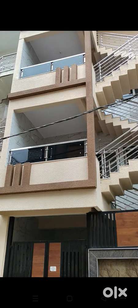 Building for sale G+2.5 with Bore 660 SQFT