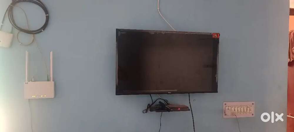 TCL 32 inch smart TV