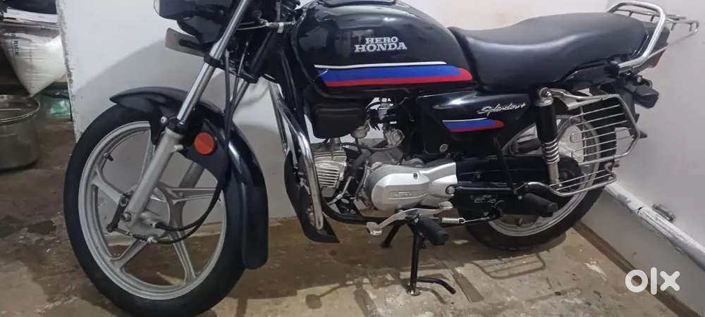 Exchanging sales 2008 model no FC no insurance showroom condition