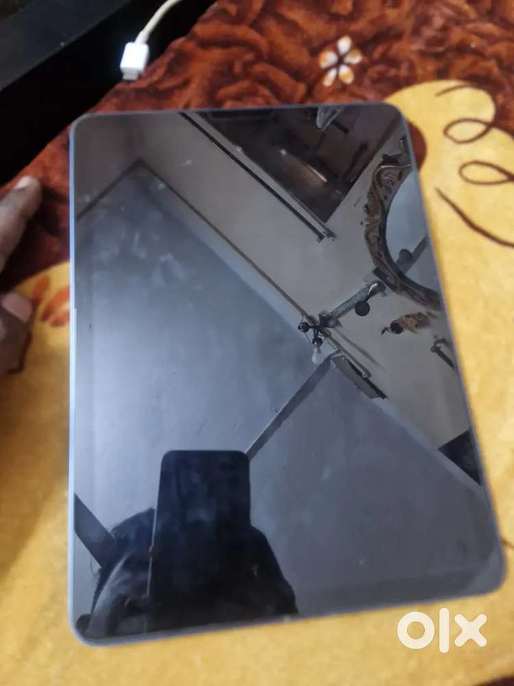 iPad Air 5th Gen (64GB, Wi-Fi) Blue + Apple Pencil 2 – Mint Condition