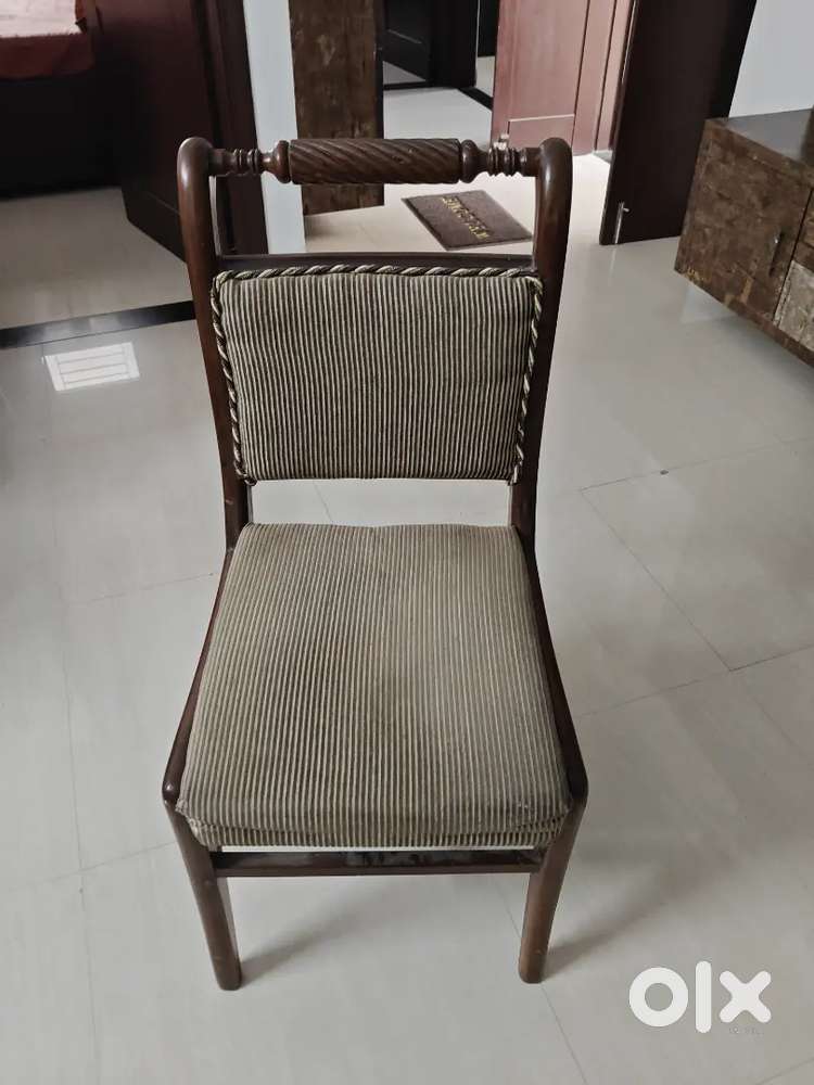 Cushioned chair
