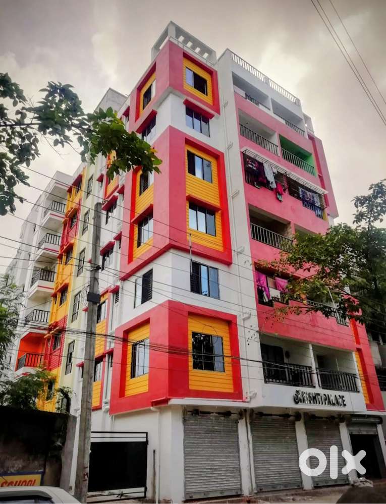 Modern 2 BHK in Chinar Park  Furnished, Parking, Electronics included