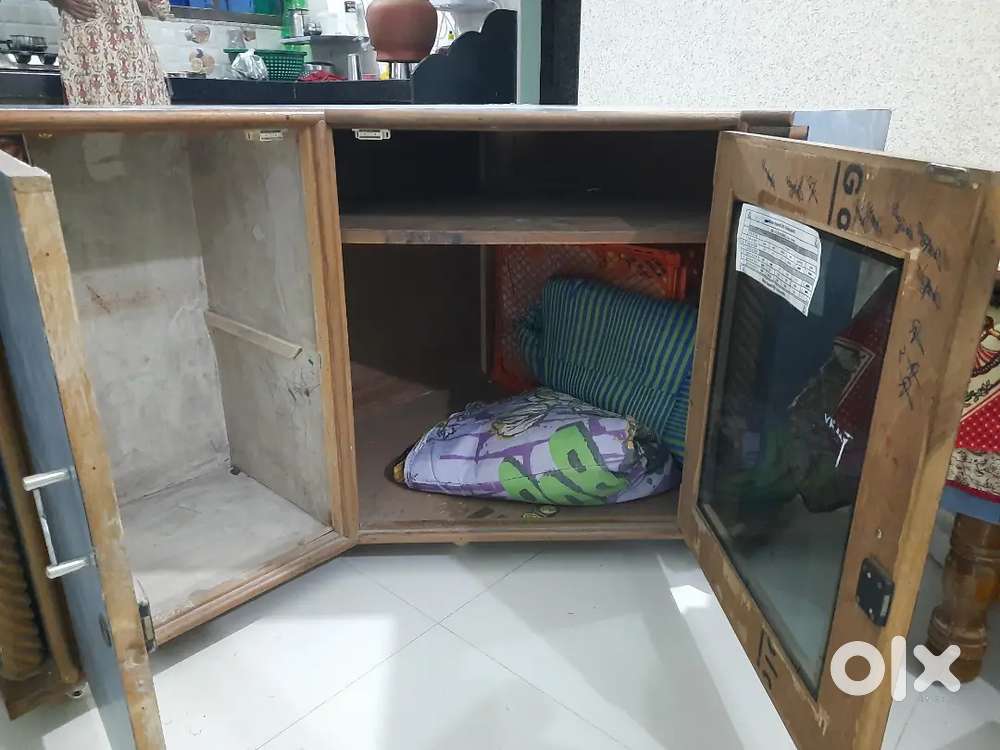 Tv table khuniyu