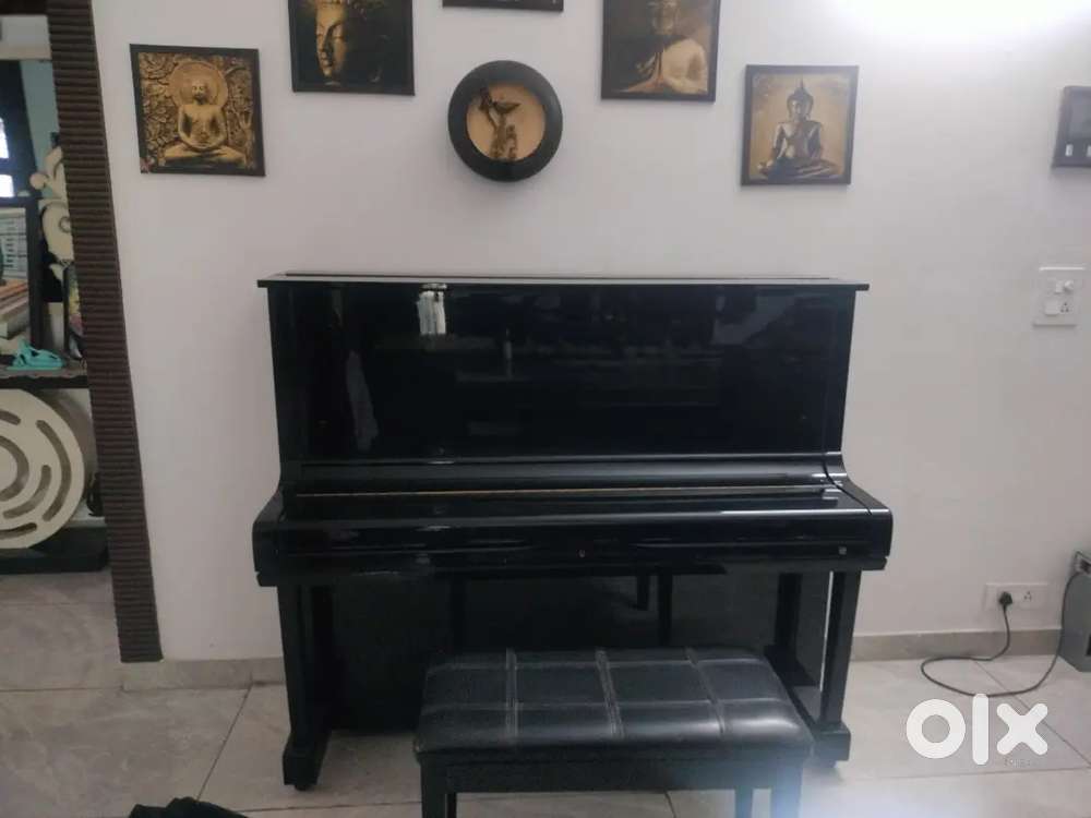 Elegant Black Upright Piano – Perfect for Home, Studio, or School