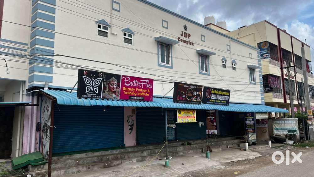 5 Shops 5 Houses at 3000 Saft App Land at 40 Feet Main Road in Adhanur