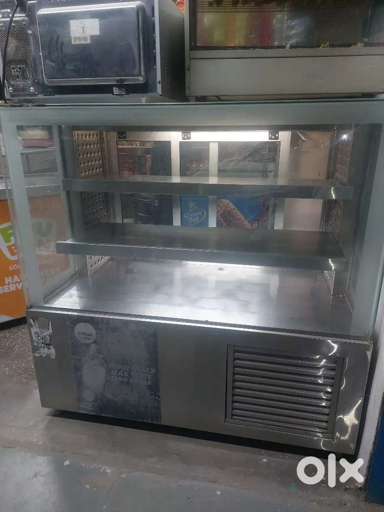 Countertop cake display fridges
