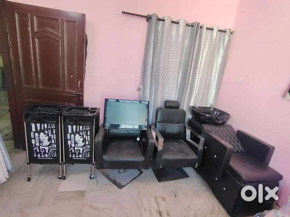 Saloon set