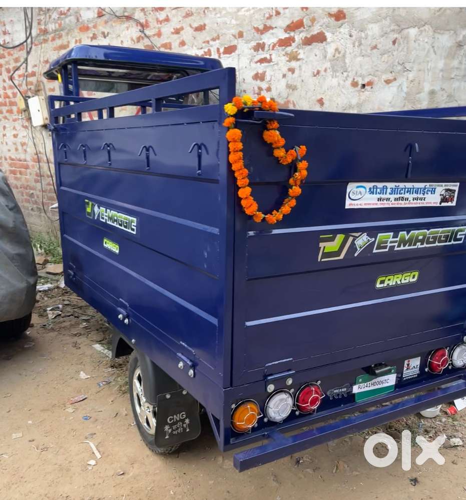 Driver with loader unloader with battery loader risksaw