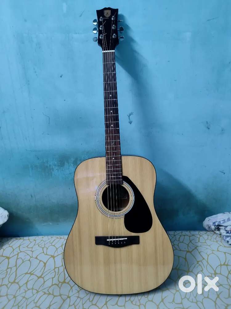 Rockstar R310 Acoustic Guitar
