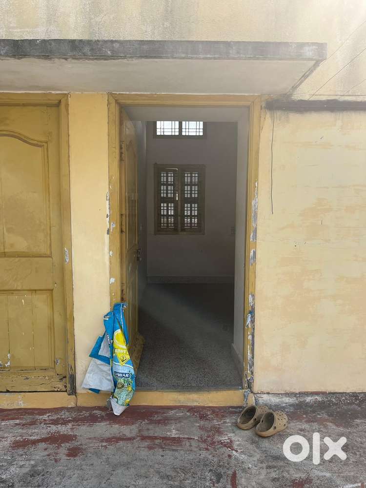 Room for rent in officials area for students and bachelor