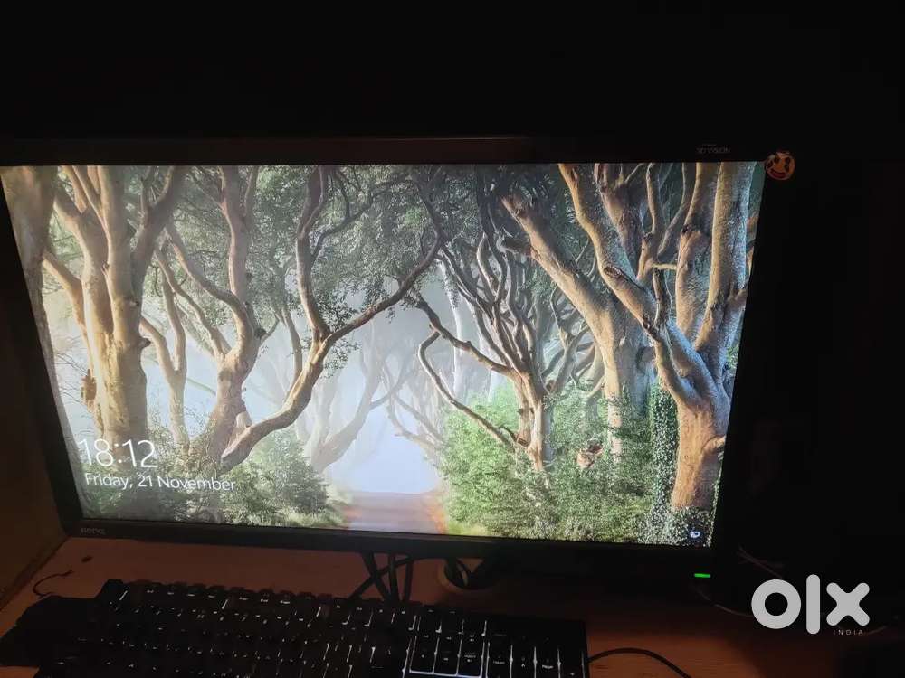 24 inch, 144HZ, 1080p, TN panel Benq XL2411p gaming monitor.