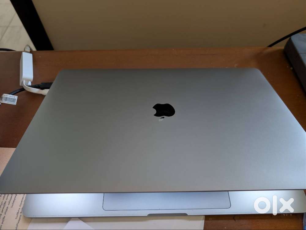 Macbook Pro i9 16 GB ram AMD RADEON PRO 5500M DISPLAY