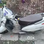 Scooty condition ok aahe back wheel new aahe no crashes better