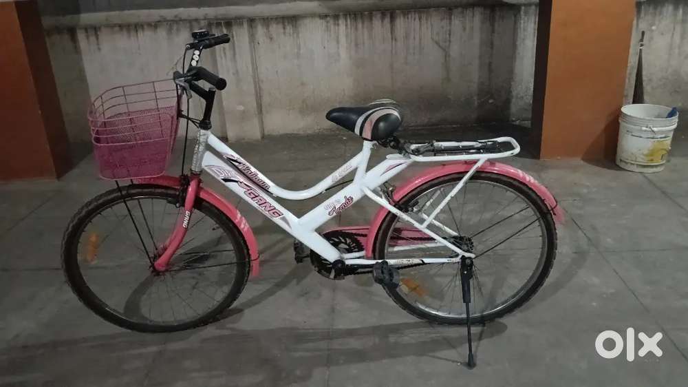 Ladies cycle without gear for Rs 4000
