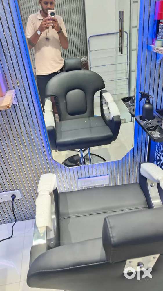 Salon chair's for sale bearly used