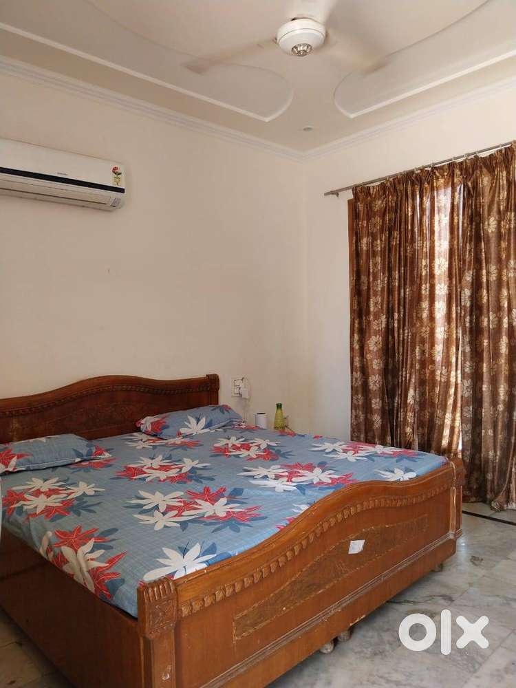 Tolet Independent Room with Kitchen and Bathroom