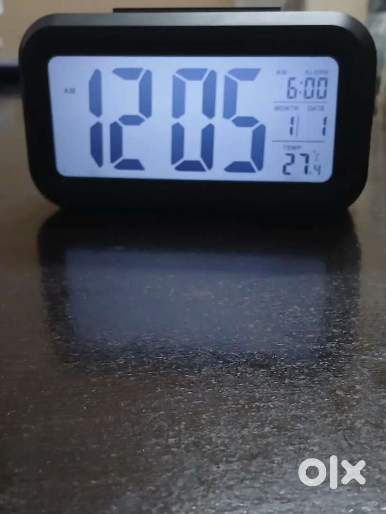 Plastic Table clock - Time works,Alaram faulty.