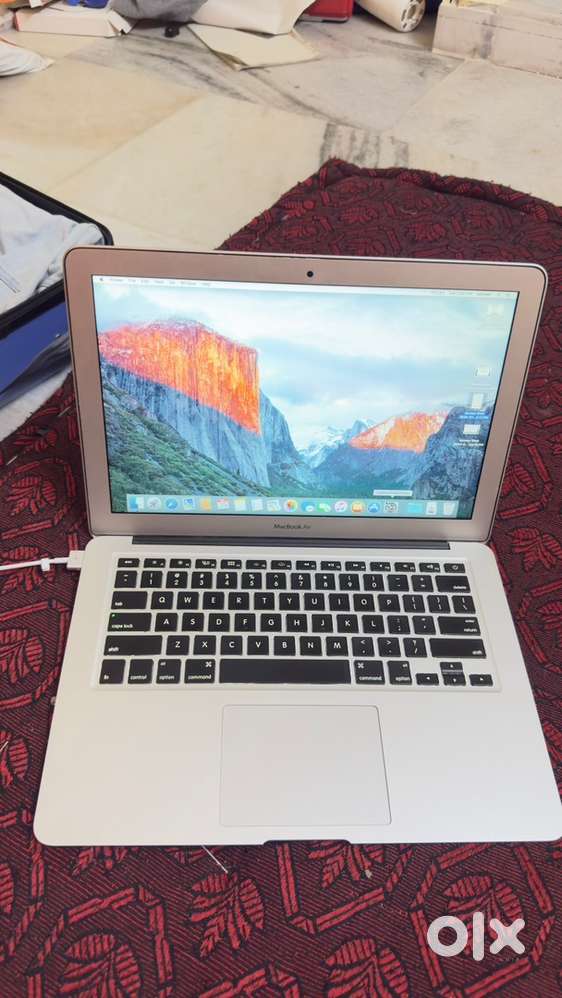 Macbook air good condition loptop