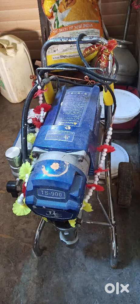 Putty and colour spray machine