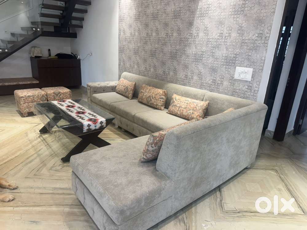 Sofa and center table with two puffies