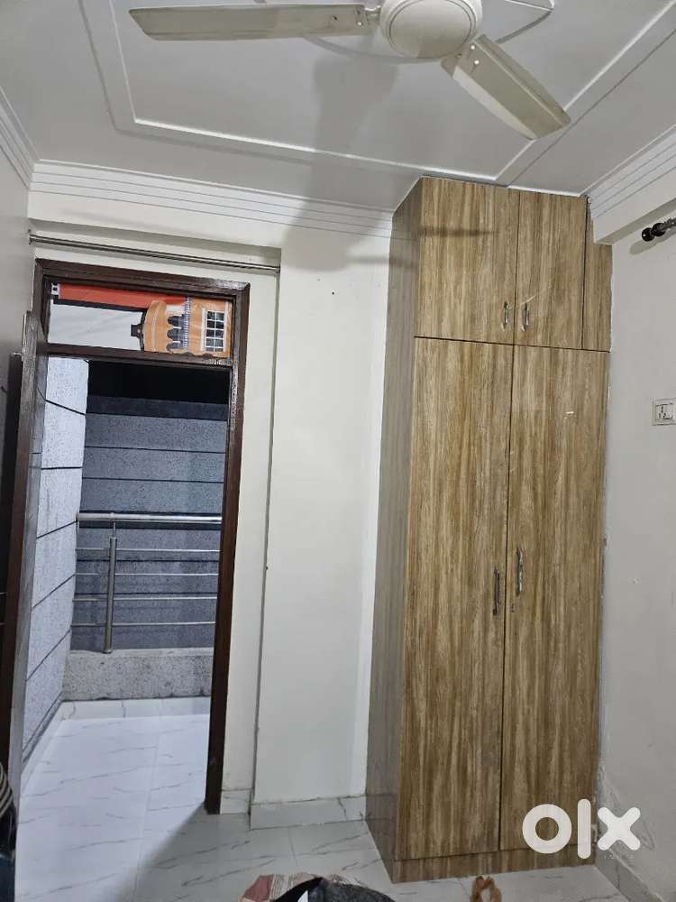 Female roommate need in 3bhk flat, flat having all necessary amenities