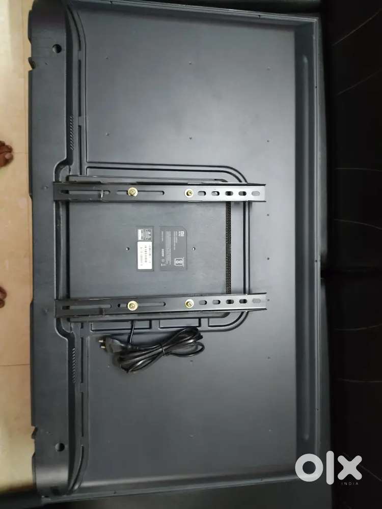 MI 43 TV + Stabilizer+ wall mount all for 13500rs