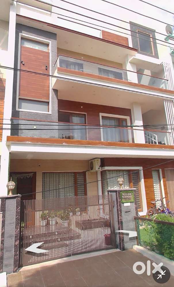 3bhk, 2 wr,for a service, vegetarian family