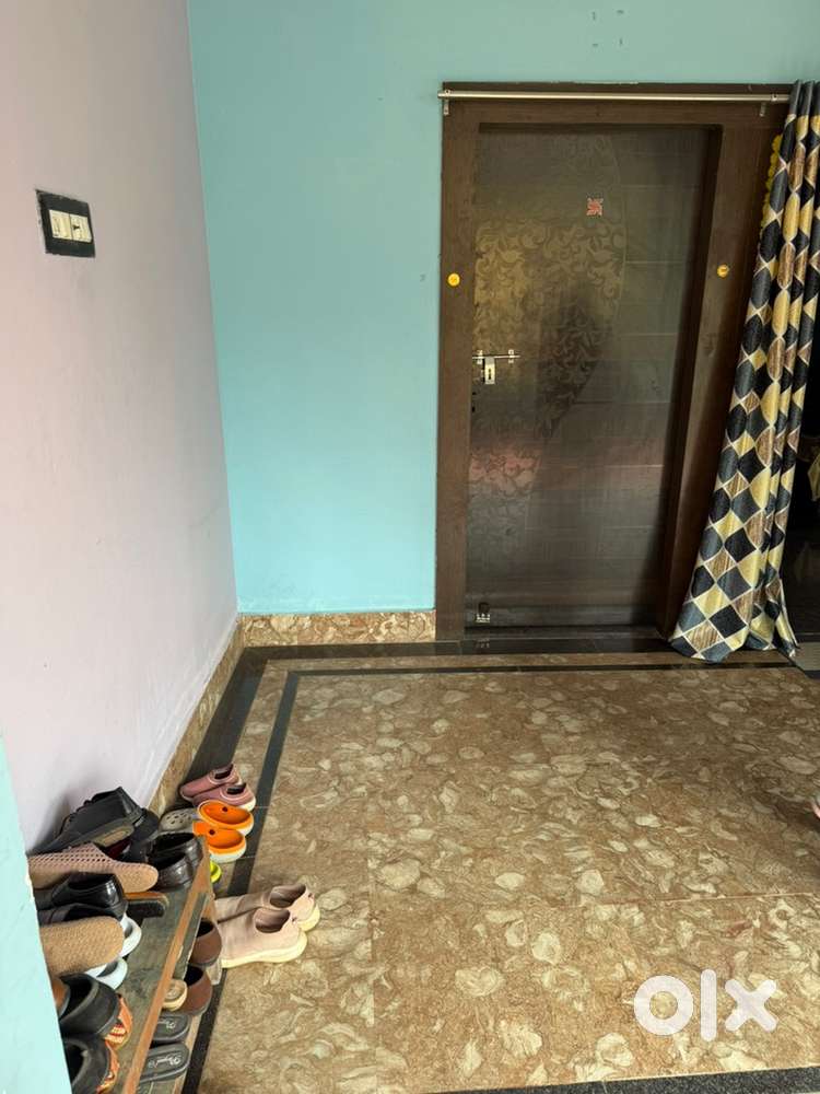 2Bhk flat, marble flooring , alag electric meter, 24*7 water supply