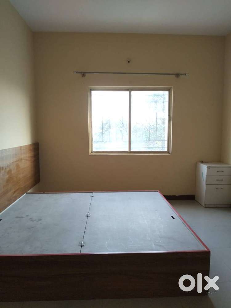 3BHK Semi-Furnished Apartment for Lease in Goraguntepalya – Prime Loca