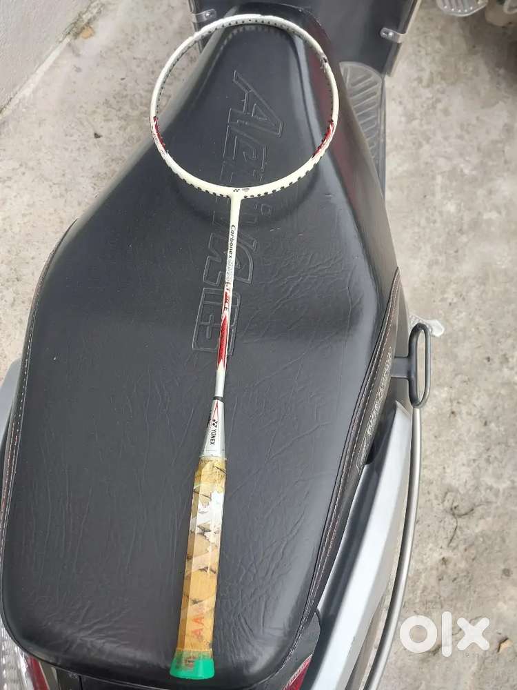 It an yonex carbonex 8010LT ace